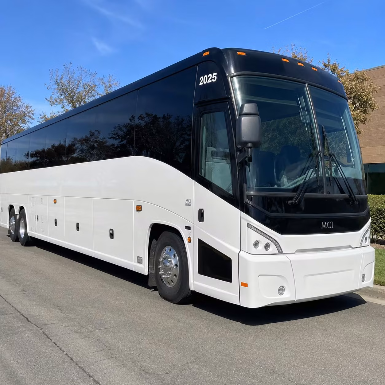 on your way to a show let a charter bus handle i 40 and kingston pike traffic